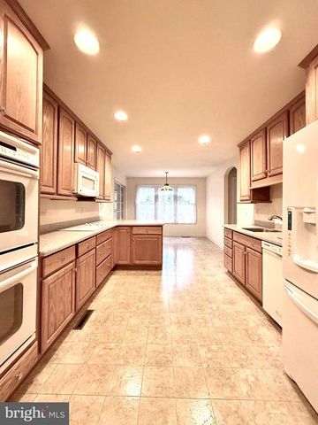 421 BIRDIE RD, Locust Grove, VA 22508