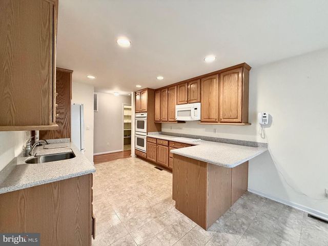 421 BIRDIE RD, Locust Grove, VA 22508