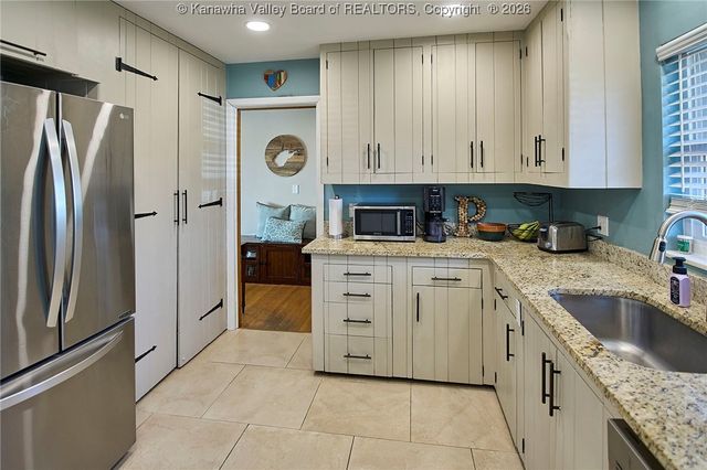 1555 Summit Drive, Charleston, WV 25302