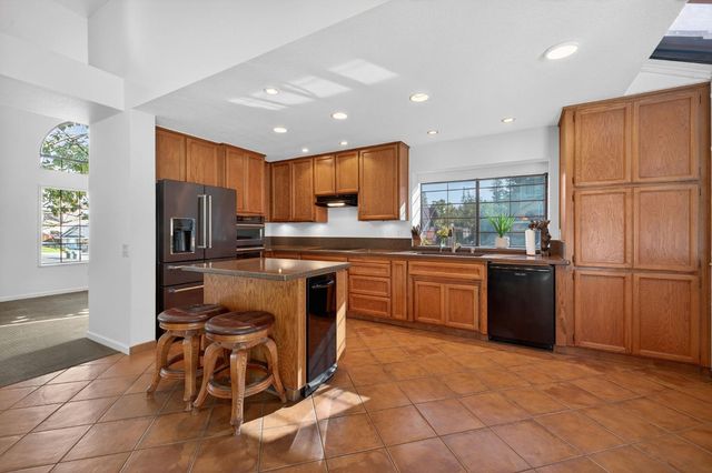 100 Boxler Ct, Folsom, CA 95630