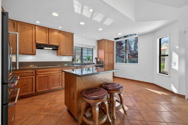 100 Boxler Ct, Folsom, CA 95630