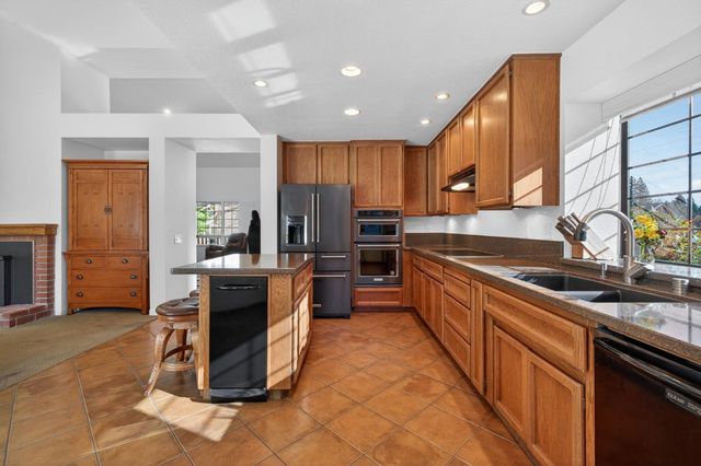 100 Boxler Ct, Folsom, CA 95630