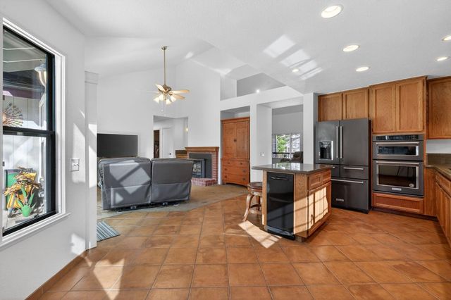 100 Boxler Ct, Folsom, CA 95630