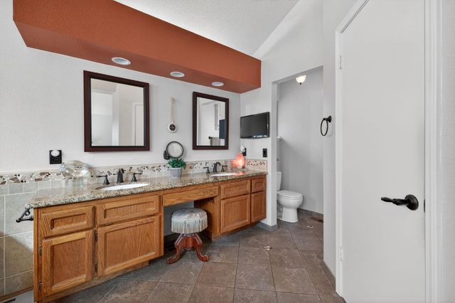 100 Boxler Ct, Folsom, CA 95630