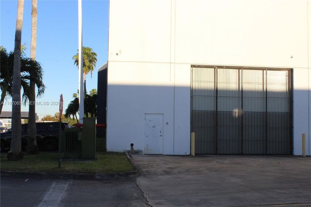 7620 NW 25 Street 1, Miami, FL 33122