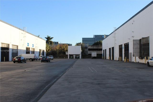 7620 NW 25 Street 1, Miami, FL 33122