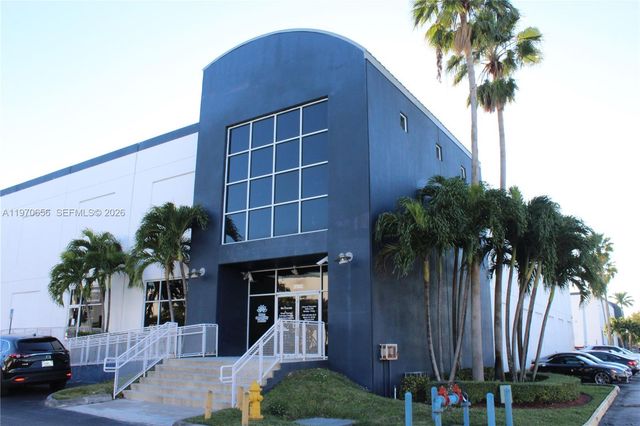 7620 NW 25 Street 1, Miami, FL 33122