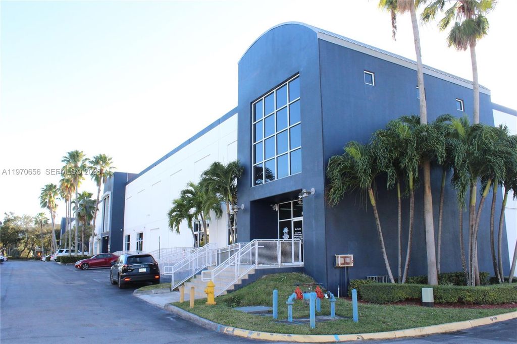 7620 NW 25 Street 1, Miami, FL 33122