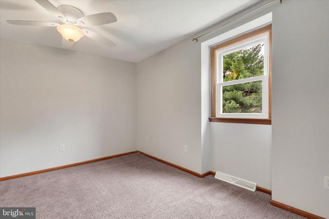 7 GARDEN CT, Elizabethtown, PA 17022