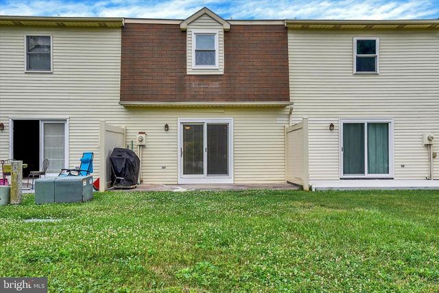 7 GARDEN CT, Elizabethtown, PA 17022