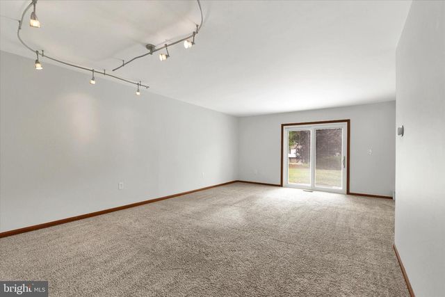 7 GARDEN CT, Elizabethtown, PA 17022