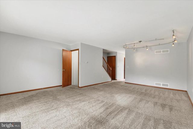 7 GARDEN CT, Elizabethtown, PA 17022