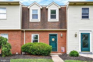 7 GARDEN CT, Elizabethtown, PA 17022