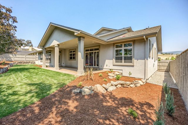 526 Autumn Hills Drive, Medford, OR 97504