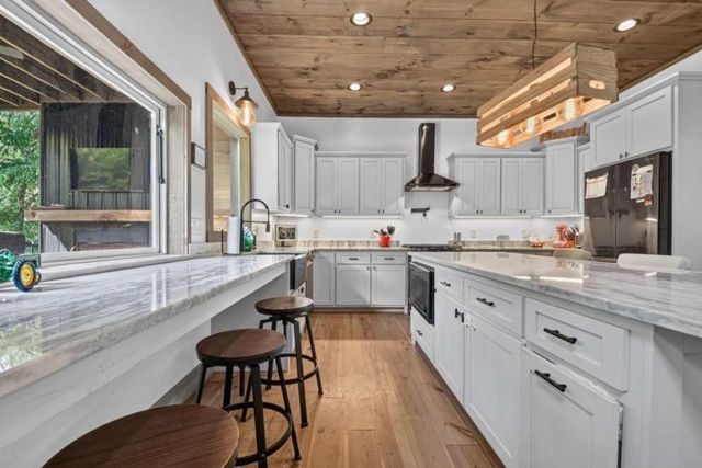 60 Hiles Hatch Lane, Blue Ridge, GA 30513