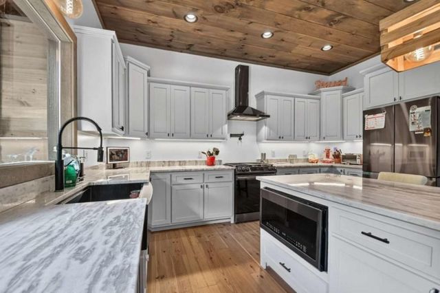 60 Hiles Hatch Lane, Blue Ridge, GA 30513