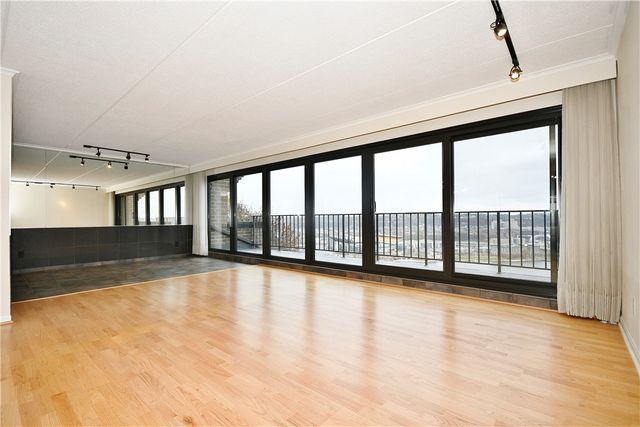 1000 Grandview Avenue 401, Mt Washington, PA 15211