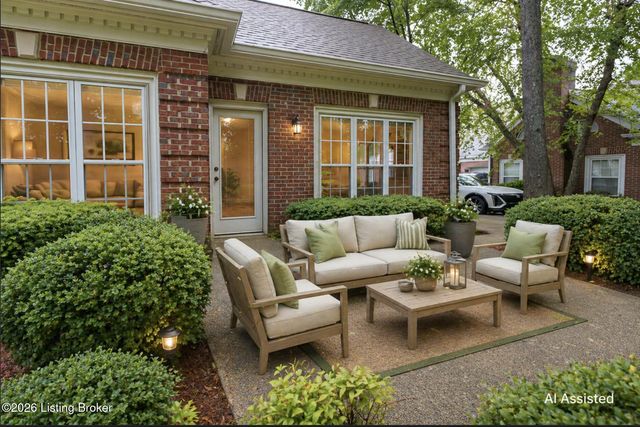 5939 Ashwood Bluff Dr, Louisville, KY 40207