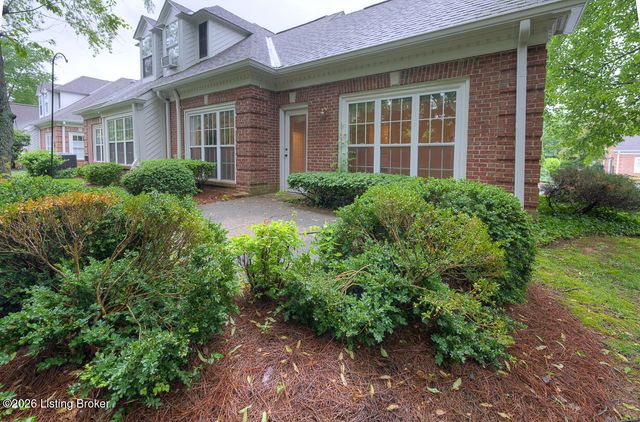 5939 Ashwood Bluff Dr, Louisville, KY 40207