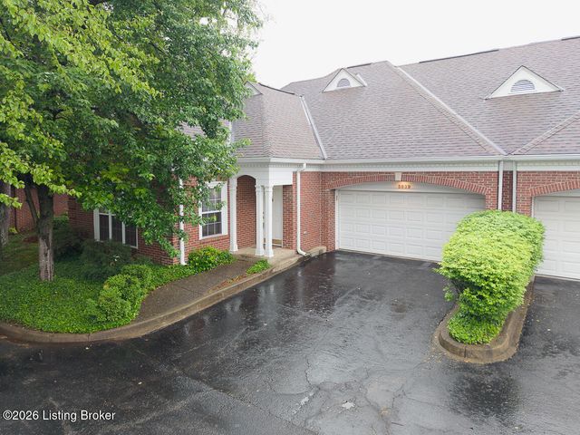 5939 Ashwood Bluff Dr, Louisville, KY 40207
