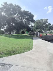 6 Pine Bluff Street, La Porte, TX 77571