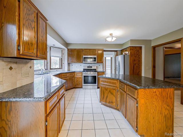 52320 Bryan Michael Drive, Macomb, MI 48042