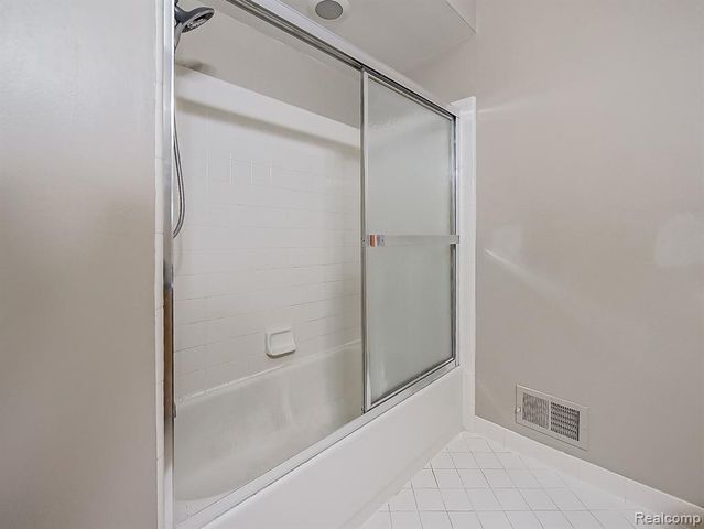 52320 Bryan Michael Drive, Macomb, MI 48042
