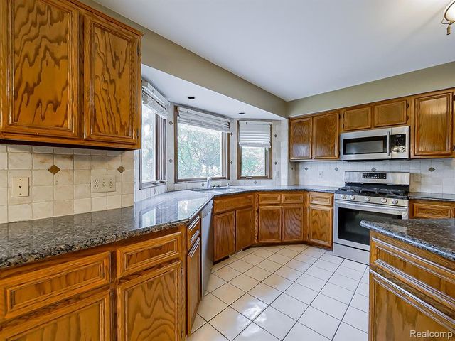 52320 Bryan Michael Drive, Macomb, MI 48042