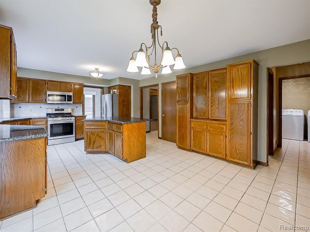 52320 Bryan Michael Drive, Macomb, MI 48042