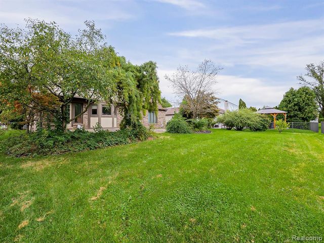 52320 Bryan Michael Drive, Macomb, MI 48042
