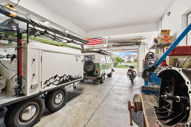 265 E 124th Avenue, Crown Point, IN 46307