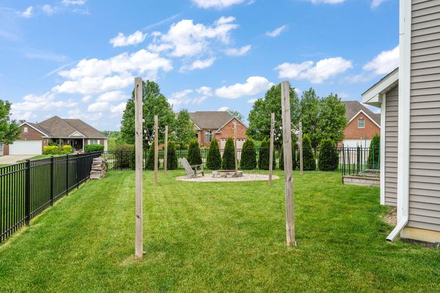 265 E 124th Avenue, Crown Point, IN 46307