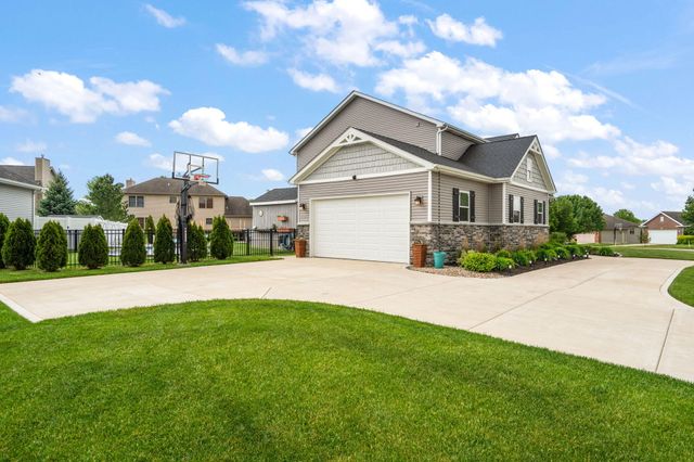 265 E 124th Avenue, Crown Point, IN 46307