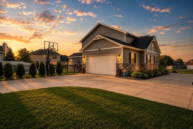 265 E 124th Avenue, Crown Point, IN 46307