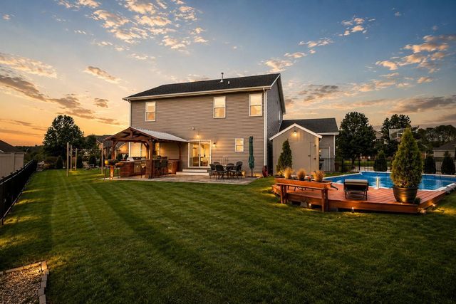 265 E 124th Avenue, Crown Point, IN 46307