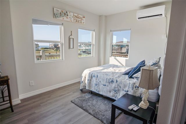 855 S Sage Road, Crystal Beach, TX 77650