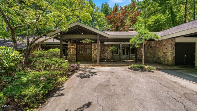1115 Old Cartertown Road, Gatlinburg, TN 37738