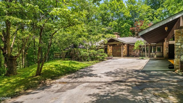 1115 Old Cartertown Road, Gatlinburg, TN 37738