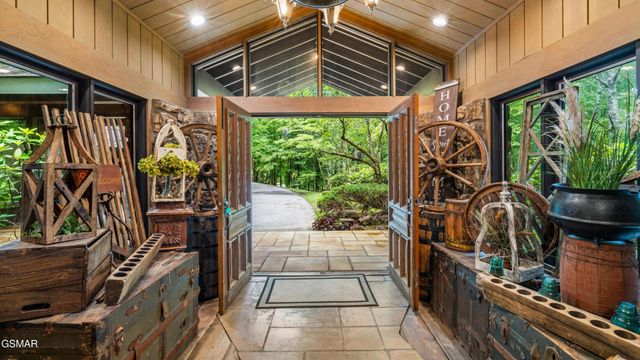 1115 Old Cartertown Road, Gatlinburg, TN 37738