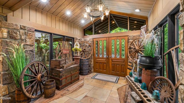1115 Old Cartertown Road, Gatlinburg, TN 37738