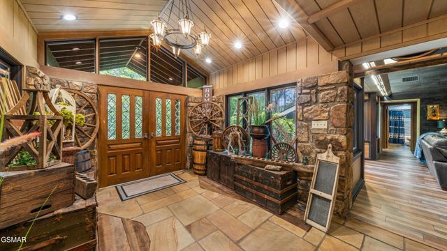 1115 Old Cartertown Road, Gatlinburg, TN 37738