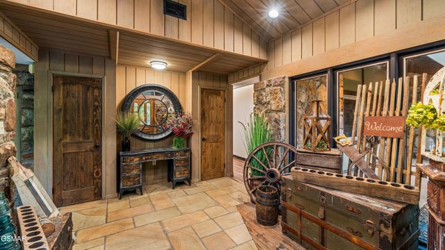 1115 Old Cartertown Road, Gatlinburg, TN 37738