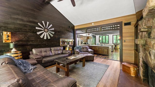 1115 Old Cartertown Road, Gatlinburg, TN 37738