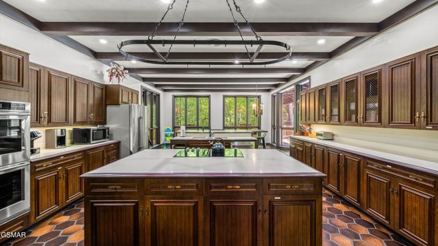 1115 Old Cartertown Road, Gatlinburg, TN 37738