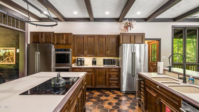 1115 Old Cartertown Road, Gatlinburg, TN 37738