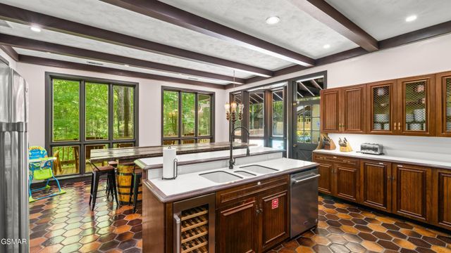 1115 Old Cartertown Road, Gatlinburg, TN 37738