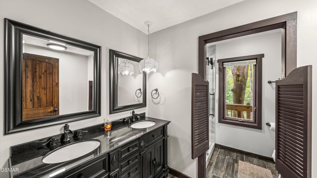 1115 Old Cartertown Road, Gatlinburg, TN 37738