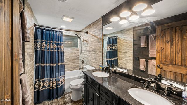 1115 Old Cartertown Road, Gatlinburg, TN 37738