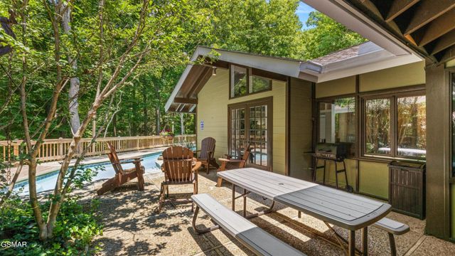 1115 Old Cartertown Road, Gatlinburg, TN 37738