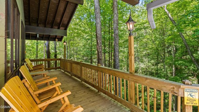 1115 Old Cartertown Road, Gatlinburg, TN 37738